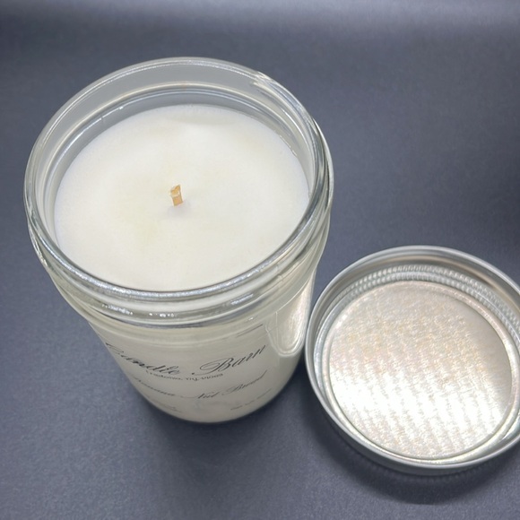 Soy wax candle, hand poured. Banana Nut Bread. - Picture 3 of 4